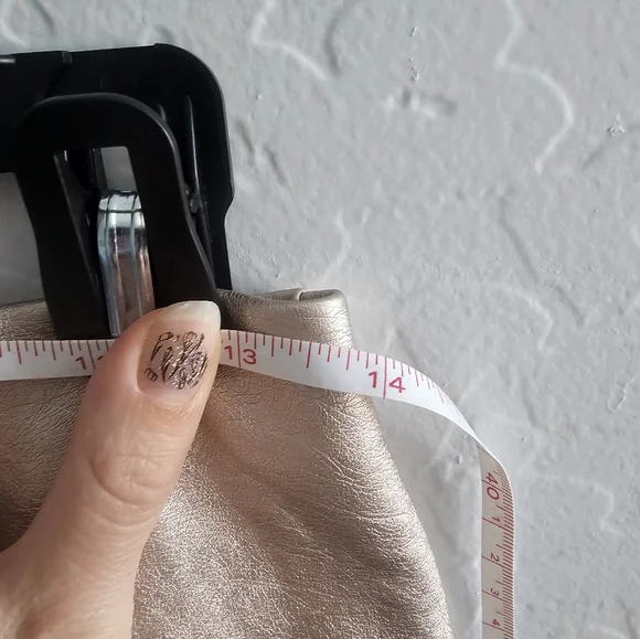 Small metallic pink Hollister skirt - Picture 5 of 7